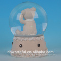 Globo de neve animal bonito da resina do urso